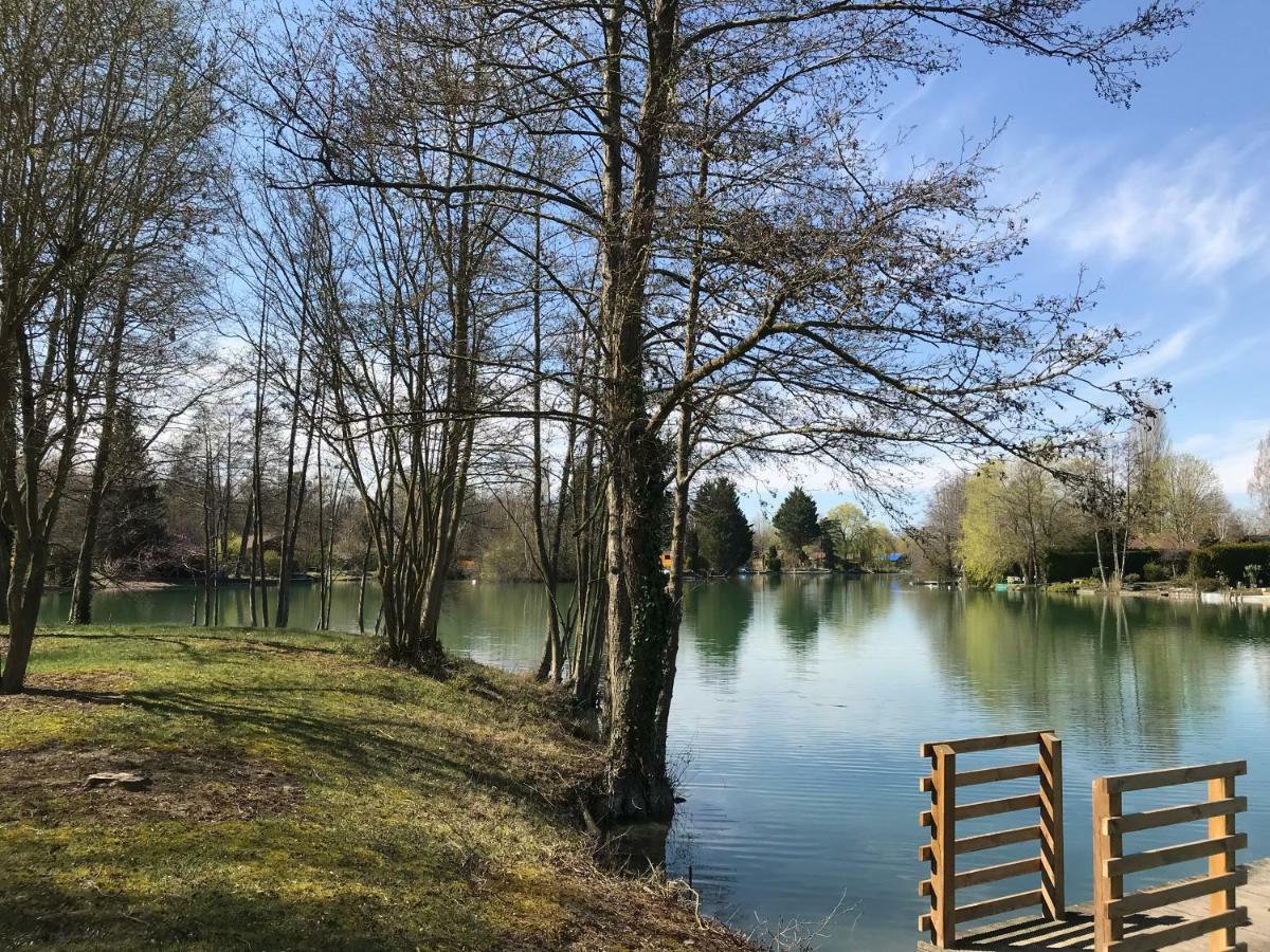 Le Chalet Du Lac - Domaine De La Goujonne Saint-Sauveur-lès-Bray Exterior photo