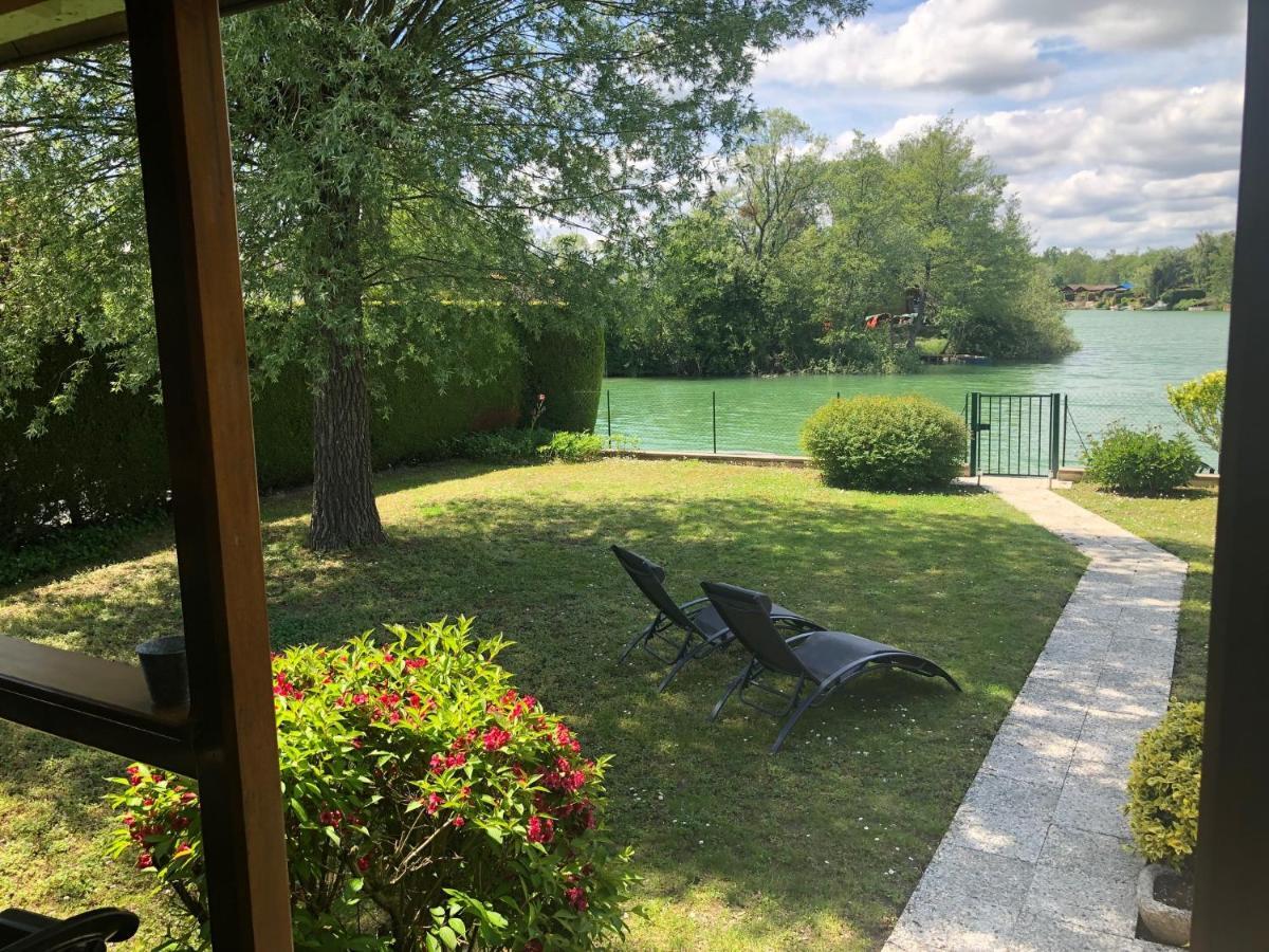 Le Chalet Du Lac - Domaine De La Goujonne Saint-Sauveur-lès-Bray Exterior photo