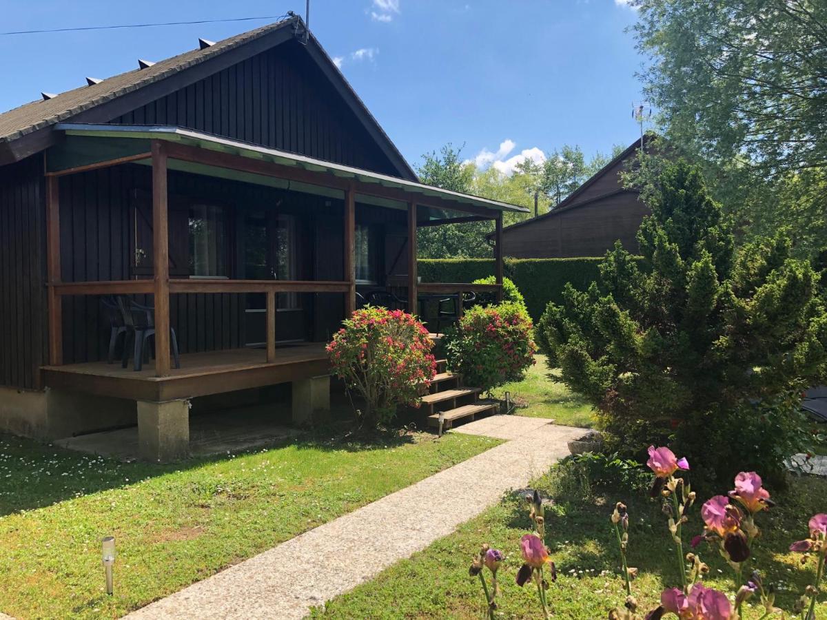 Le Chalet Du Lac - Domaine De La Goujonne Saint-Sauveur-lès-Bray Exterior photo